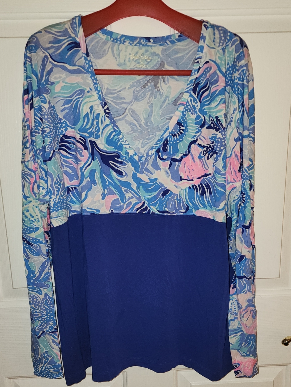 Lilly Pulitzer XL Saltwater Blue Shade Seekers Finn V-Neck
